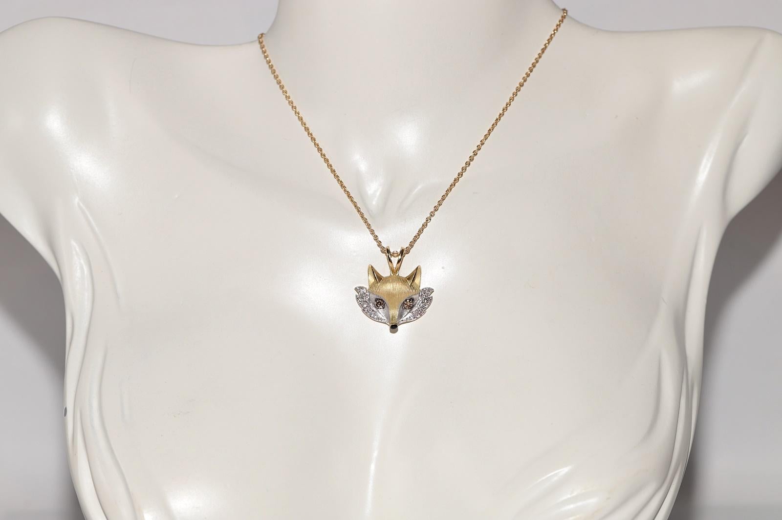 Taglio brillante Collana con ciondolo a forma di volpe decorata con diamanti naturali e smalto, New Made 18k Gold in vendita
