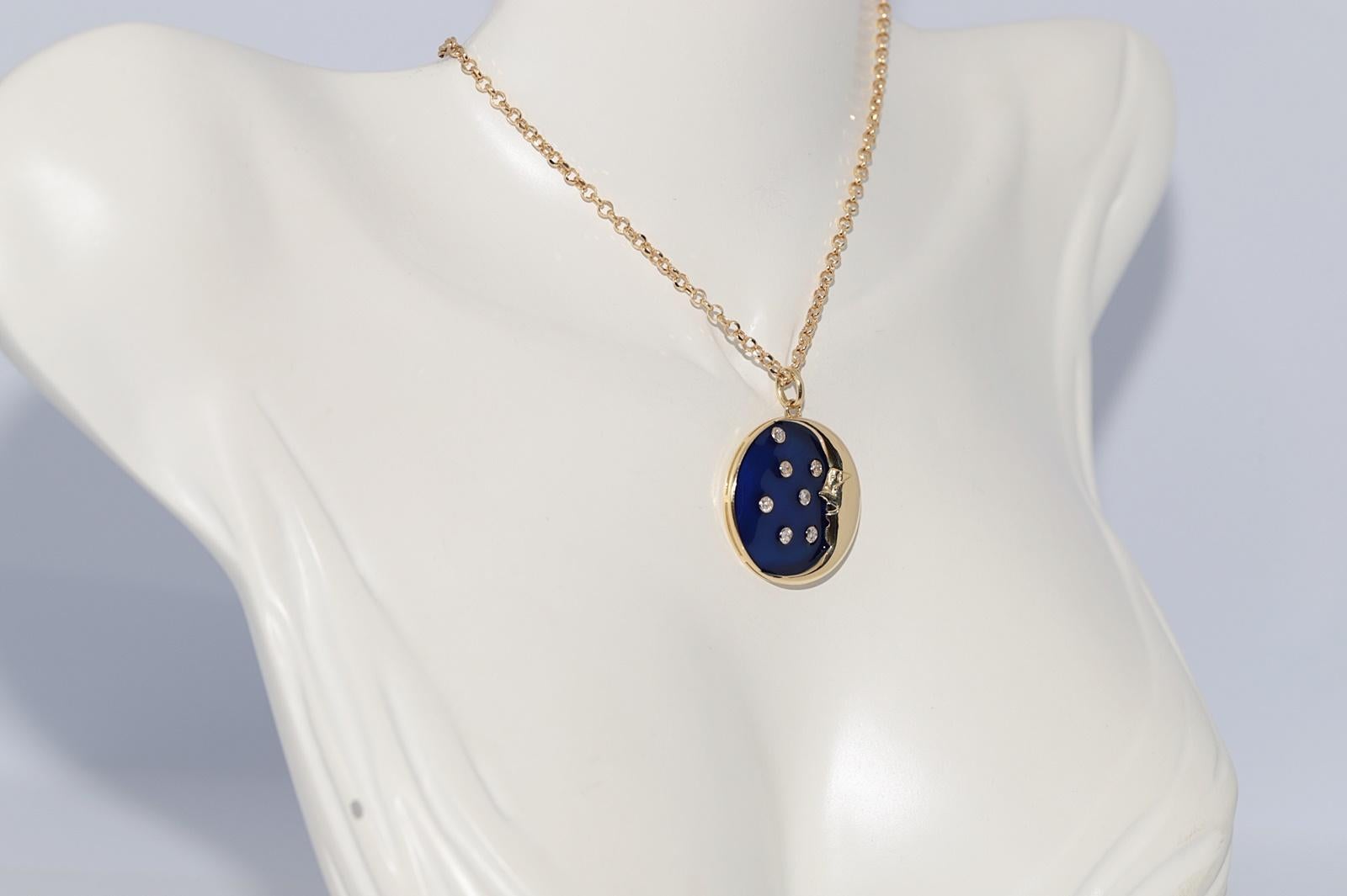 Moderne New Made Collier pendentif Moon en or 18k orné de diamants naturels et d'émail en vente