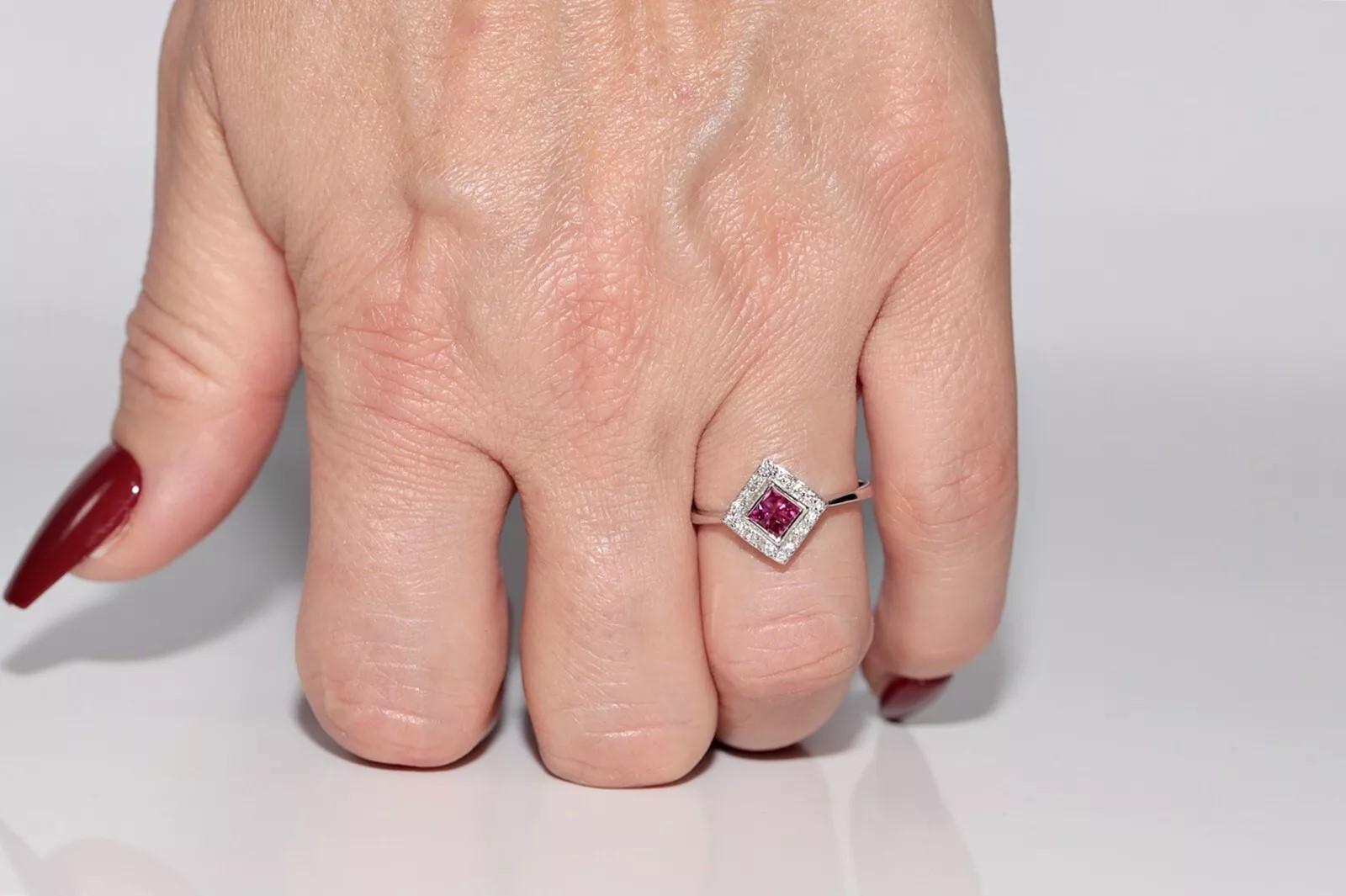 Anillo decorado con diamantes naturales y rubíes talla princesa en oro de 18 quilates de nueva factura en venta 4