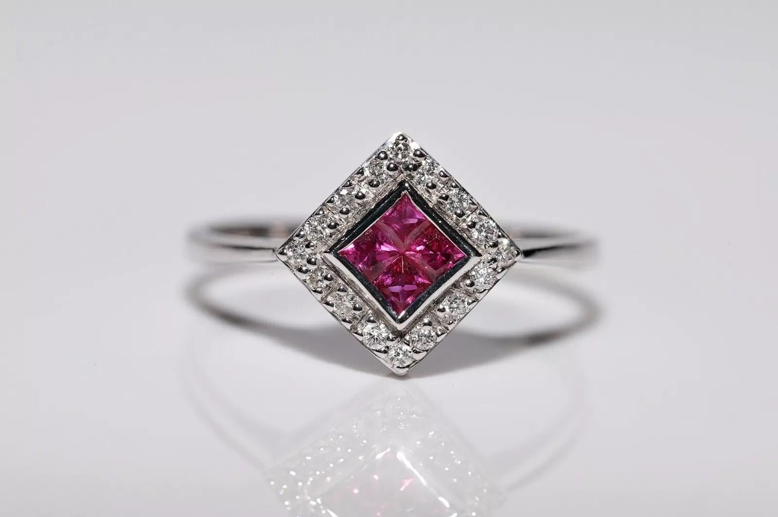 En muy buen estado.
El peso total es de 2.5 gramos.
Totalmente es diamante 0,16 ct.
El diamante es de color G-H y claridad vs.
Totalmente es rubí 0,36 ct.
La talla del anillo es US 5.25
Podemos fabricar cualquier tamaño.
Ponte en contacto para