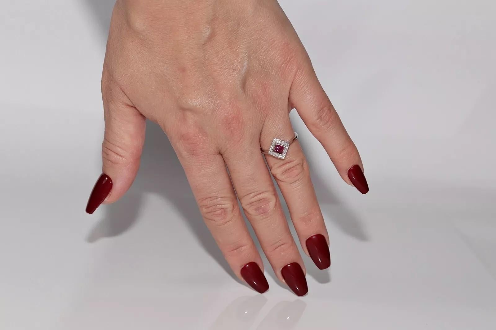 Anillo decorado con diamantes naturales y rubíes talla princesa en oro de 18 quilates de nueva factura en venta 3