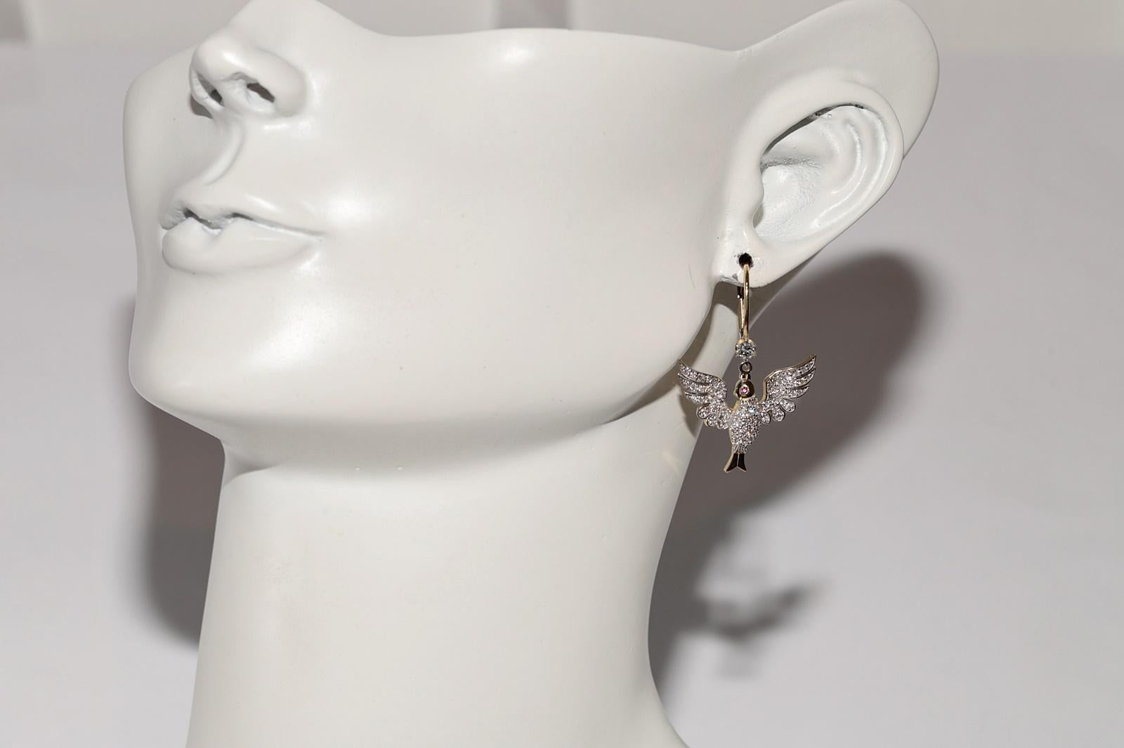 Pendiente de oro de 18 quilates con diamante natural y rubí decorado con pájaro en venta 8
