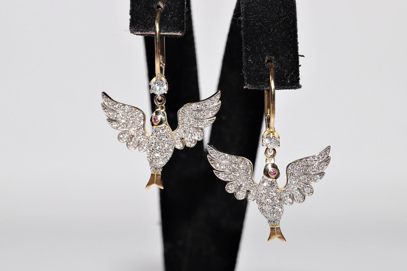 En muy buen estado.
El peso total es de 5,8 gramos.
Totalmente es diamante 1,16 ct.
El diamante es de color G-H-I y claridad vvs-vs-s1.
Totalmente es rubí 0,04 ct.
Ponte en contacto para cualquier pregunta.