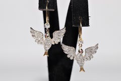 Pendiente de oro de 18 quilates con diamante natural y rubí decorado con pájaro