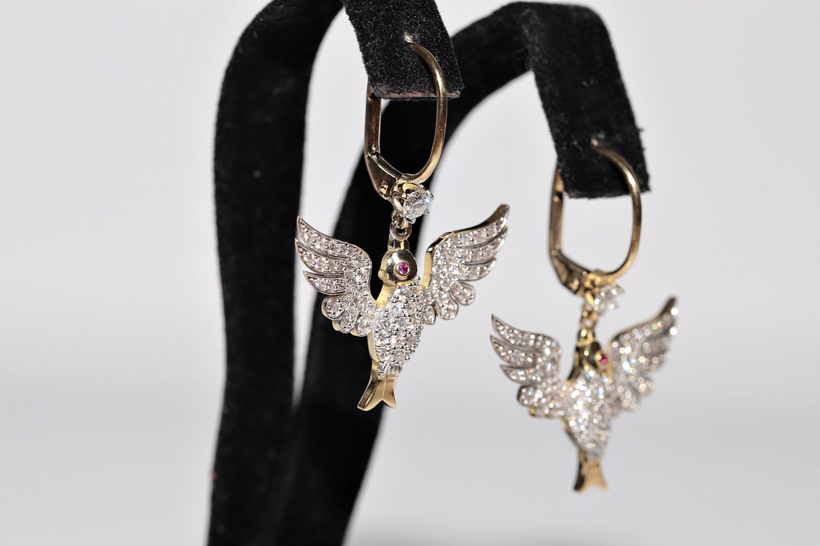 Pendiente de oro de 18 quilates con diamante natural y rubí decorado con pájaro Moderno en venta