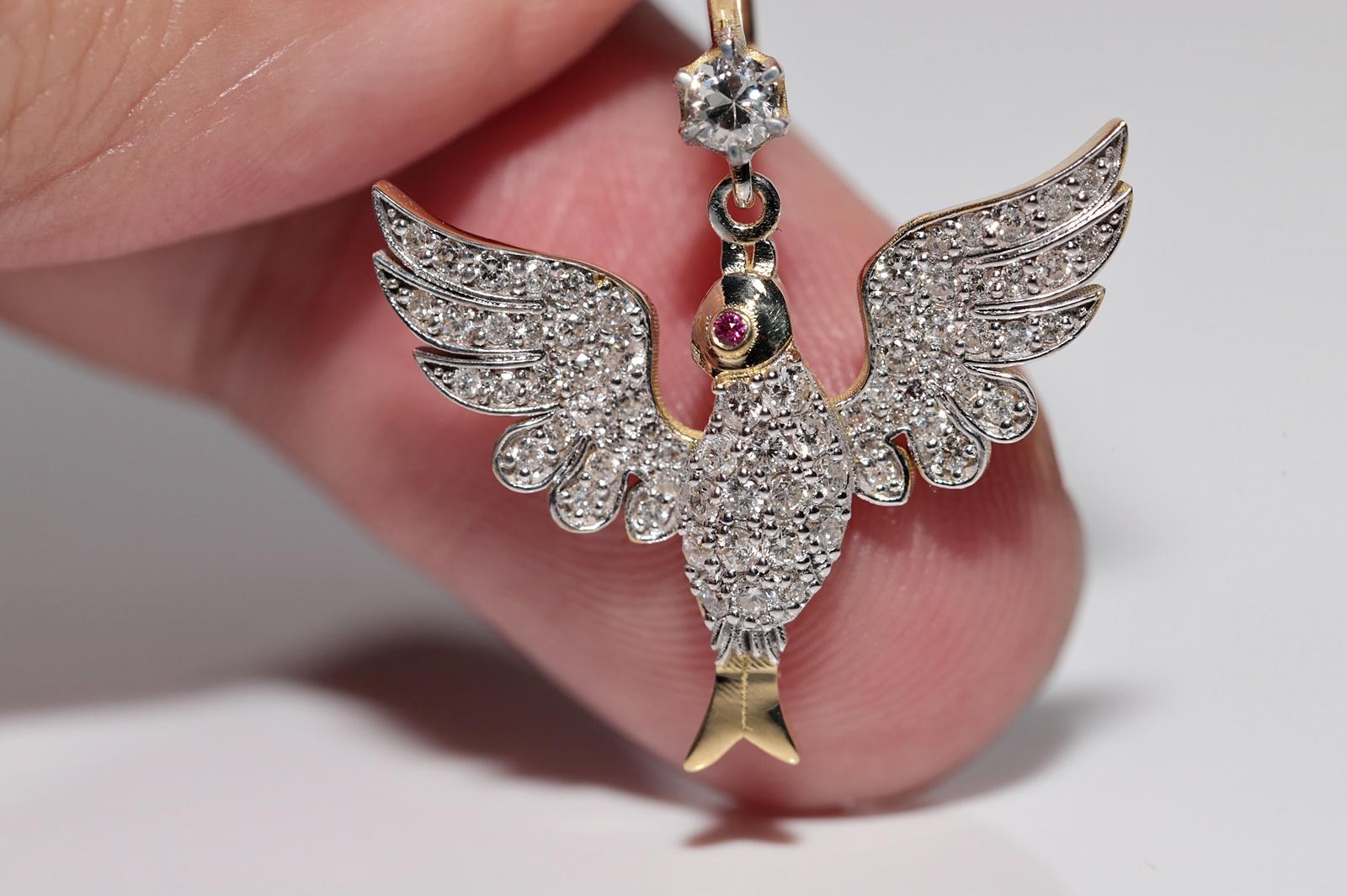 Pendiente de oro de 18 quilates con diamante natural y rubí decorado con pájaro en venta 1