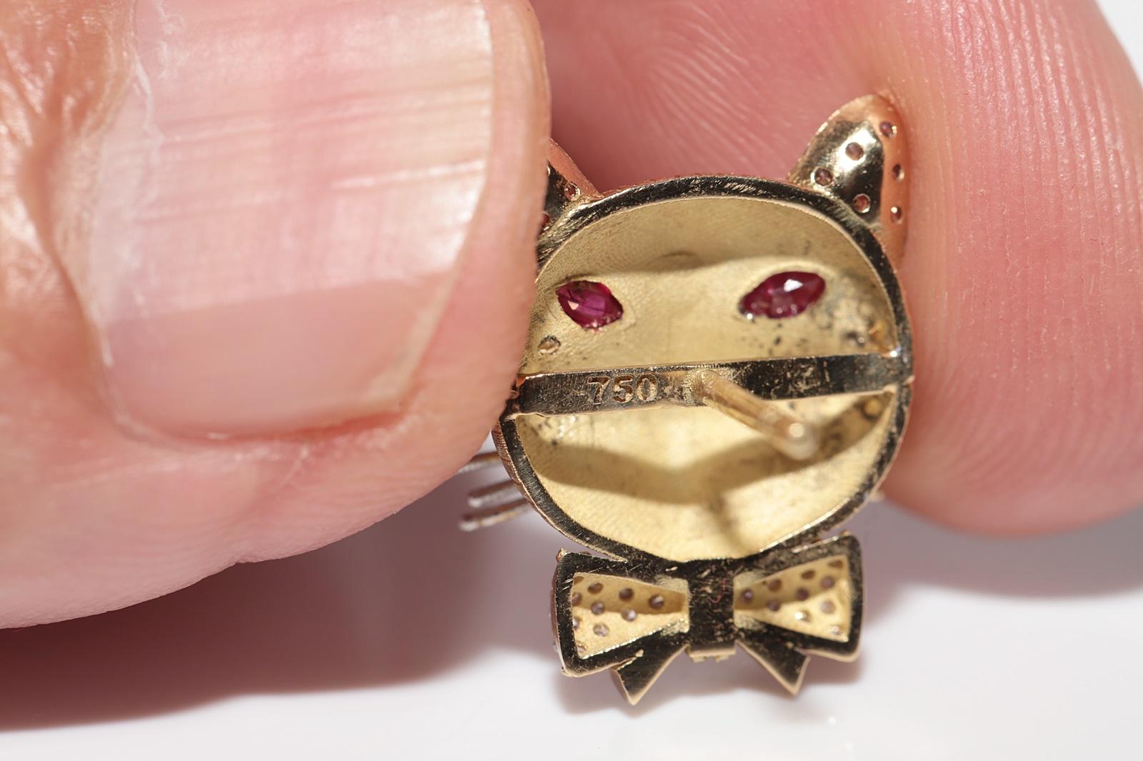 New Made 18k Gold Natural Diamond And Ruby Decorated Cat Design Stud Earring For Sale 4