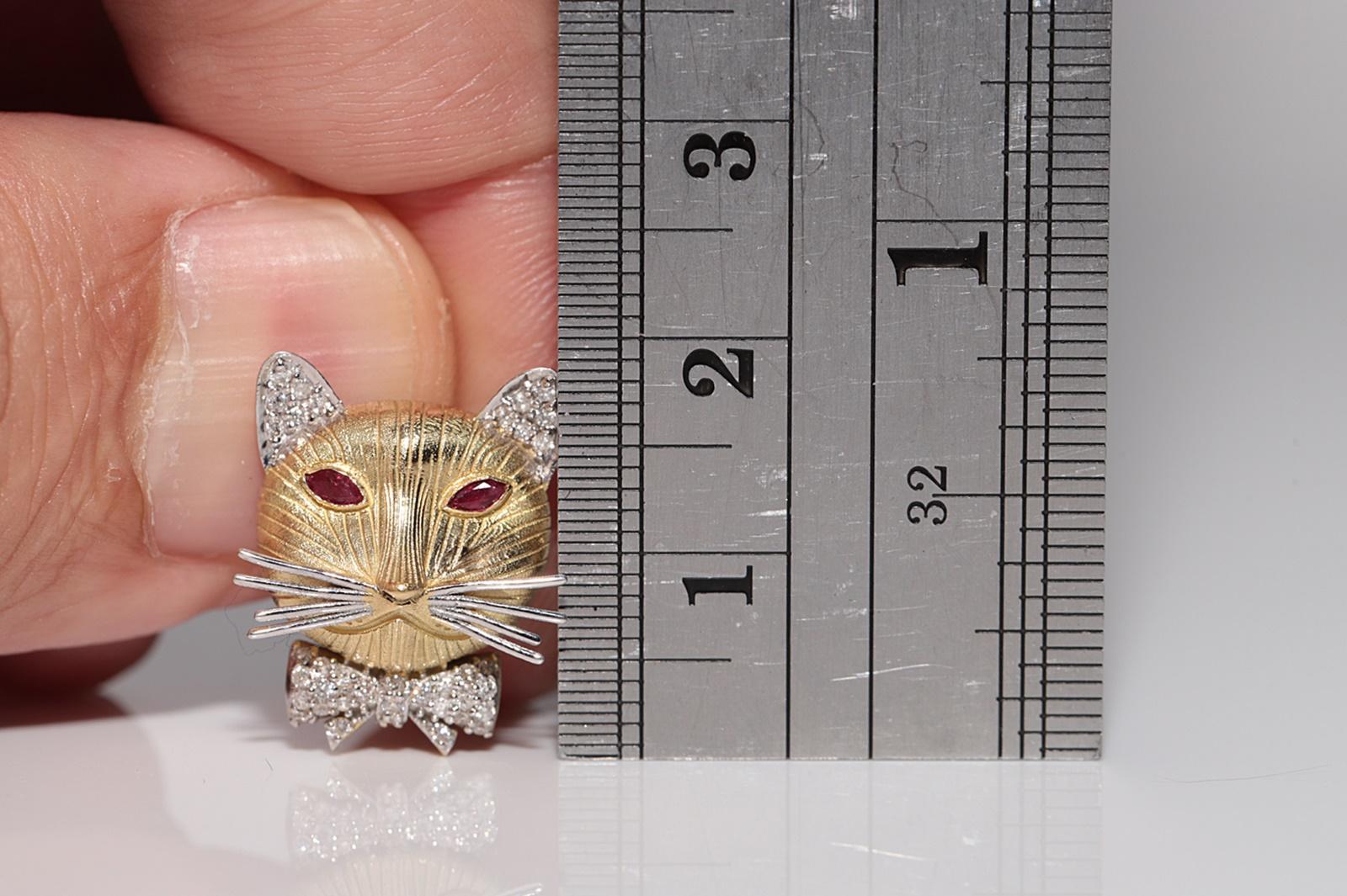 New Made 18k Gold Natural Diamond And Ruby Decorated Cat Design Stud Earring For Sale 6
