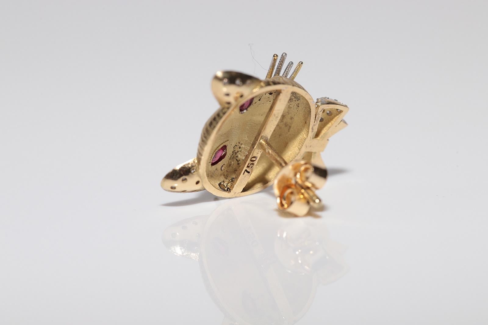 New Made 18k Gold Natural Diamond And Ruby Decorated Cat Design Stud Earring For Sale 2