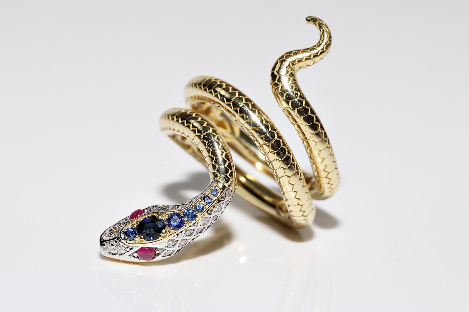 In sehr gutem Zustand.
Das Gesamtgewicht beträgt 15.4 Gramm.
Insgesamt ist Diamant 0,15 ct.
Der Diamant hat die Farbe G-H und die Reinheit vs-s1-s2.
Insgesamt ist Saphir und Rubin 0.38 ct.
Ringgröße ist US 7
Wir können jede Größe herstellen.
Bitte