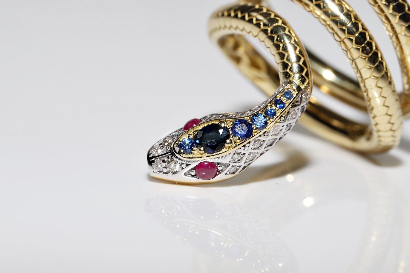 Moderne Bague serpent en or 18 carats, avec diamants naturels, saphirs et rubis en vente