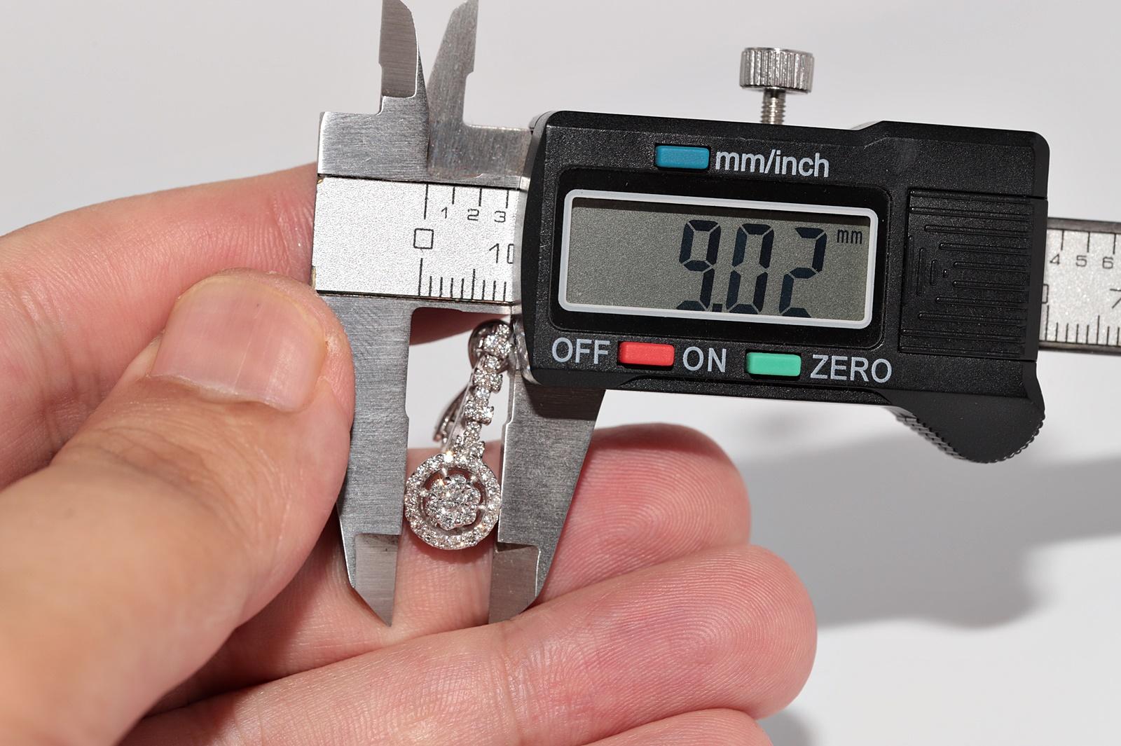 New Made 18k Gold natürlichen Diamanten dekoriert Tropfen Ohrring im Angebot 9