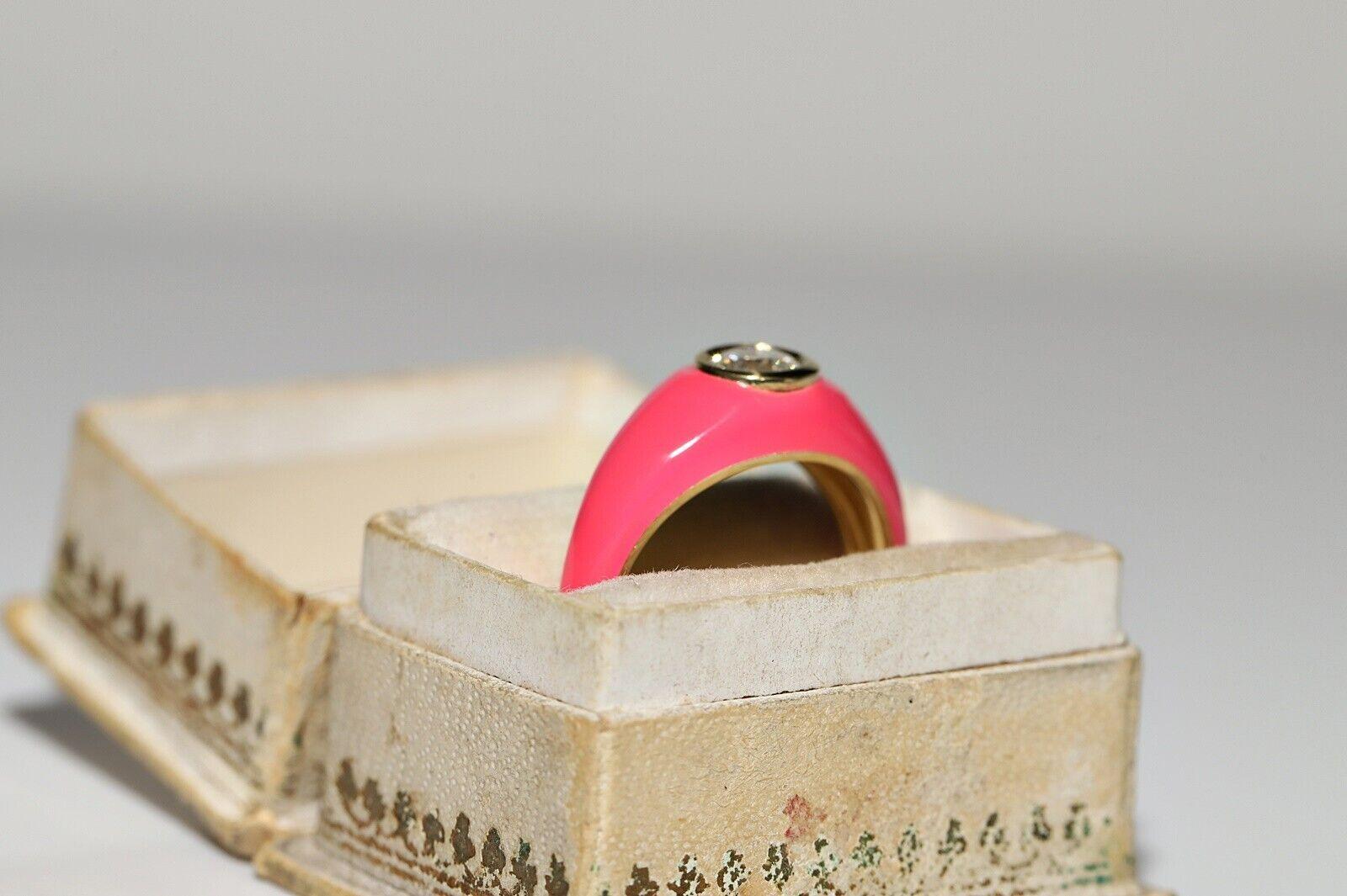 In sehr gutem Zustand.
Das Gesamtgewicht beträgt 4.3 Gramm.
Insgesamt ist Diamant 0,43 Karat.
Der Diamant hat H  Farbe und S1  Klarheit.
Ringgröße ist US 6.5 
Wir können jede Größe herstellen.
Die Box ist nicht enthalten.
Bitte kontaktieren Sie uns