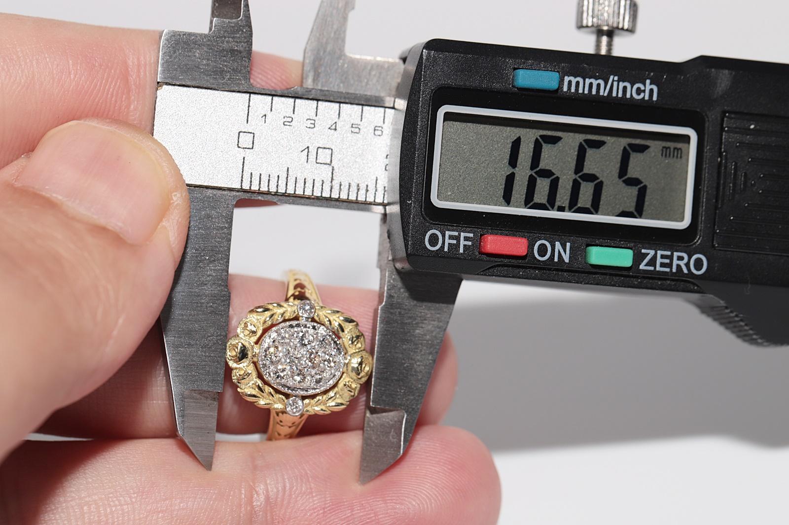 Anillo de oro de 18 quilates con diseño de flores decorado con diamantes naturales en venta 4