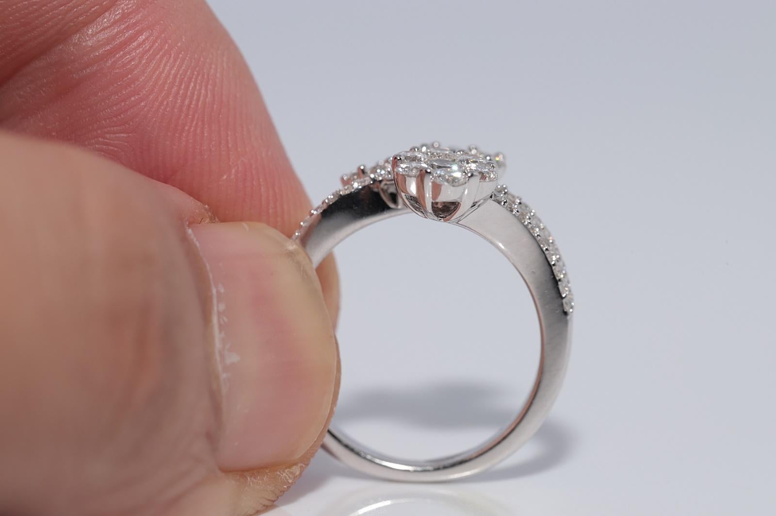 Anello di nuova fabbricazione in oro 18k con diamanti naturali e fiori decorati in vendita 7