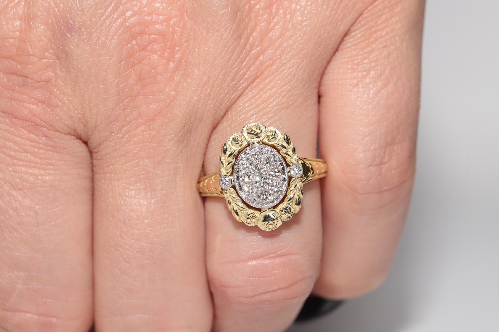 Anillo de oro de 18 quilates con diseño de flores decorado con diamantes naturales en venta 8