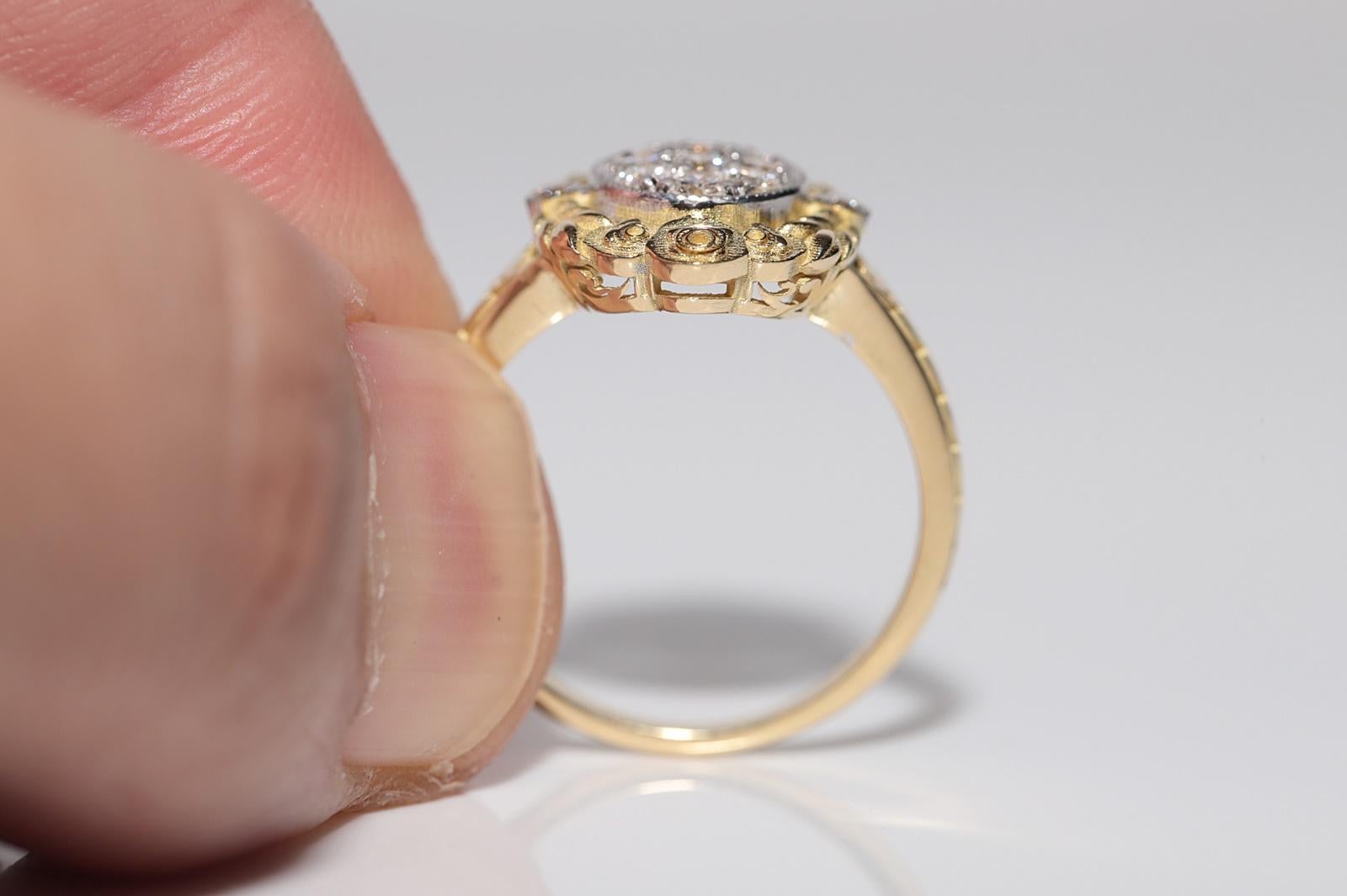 Anillo de oro de 18 quilates con diseño de flores decorado con diamantes naturales en venta 1
