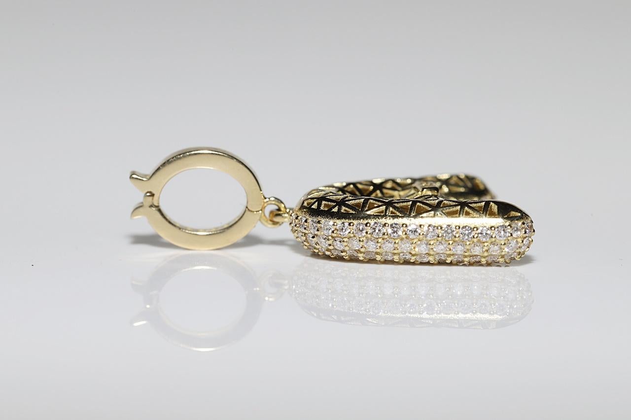 Neu Hergestellter 18 Karat Gold Natürlicher Diamant-Anhänger mit verziertem Buchstaben A im Angebot 2