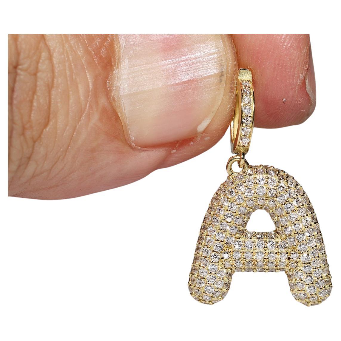 Neu Hergestellter 18 Karat Gold Natürlicher Diamant-Anhänger mit verziertem Buchstaben A