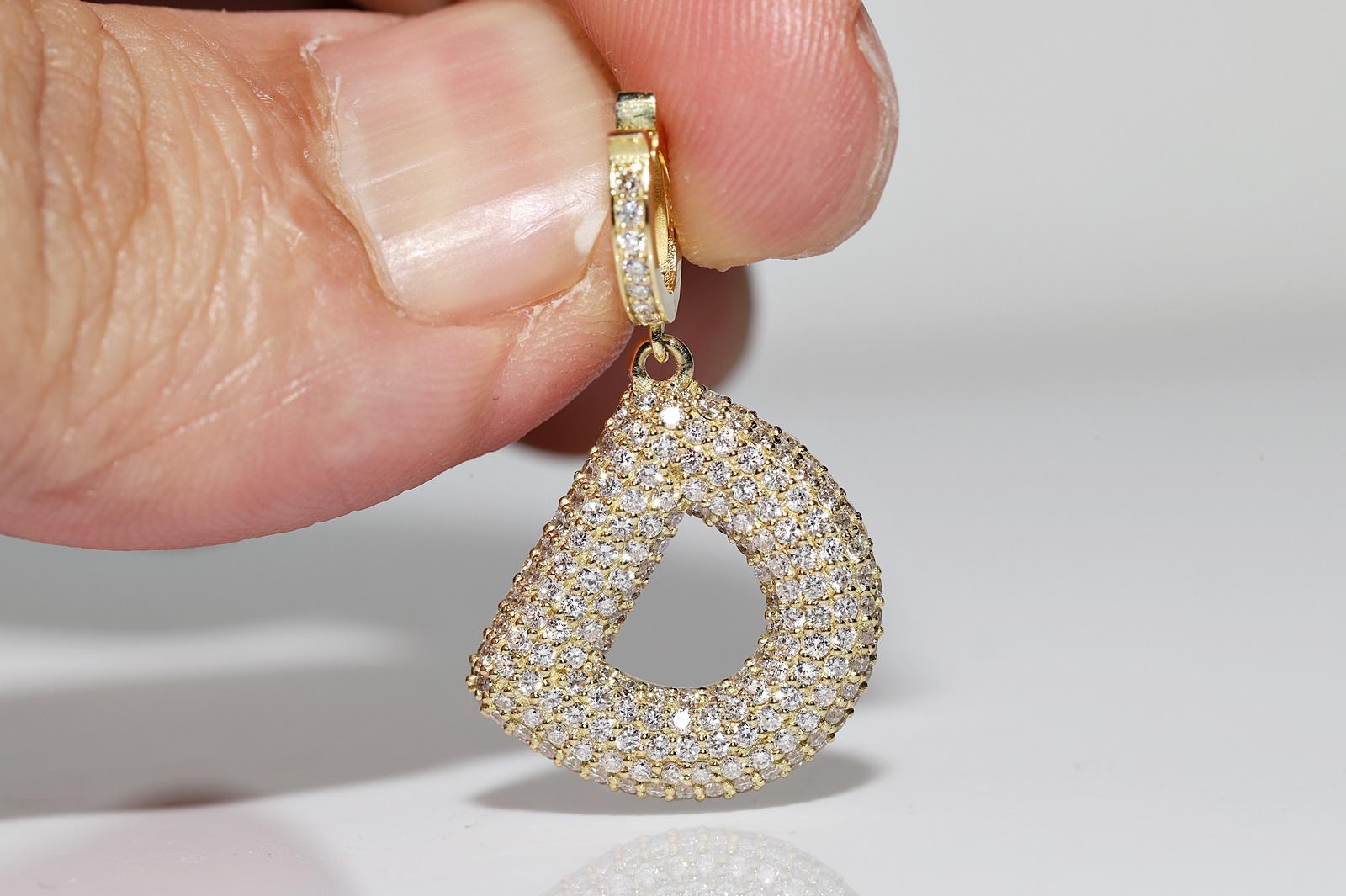 Neu Hergestellter 18 Karat Gold Natürlicher Diamant-Anhänger mit verziertem Buchstaben D (Brillantschliff) im Angebot