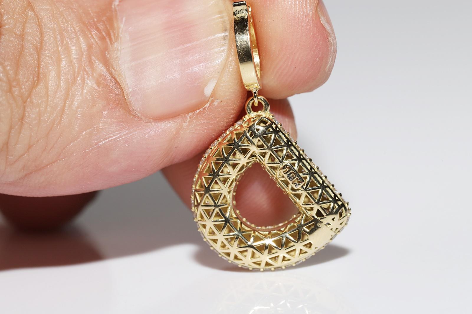 Neu Hergestellter 18 Karat Gold Natürlicher Diamant-Anhänger mit verziertem Buchstaben D Damen im Angebot