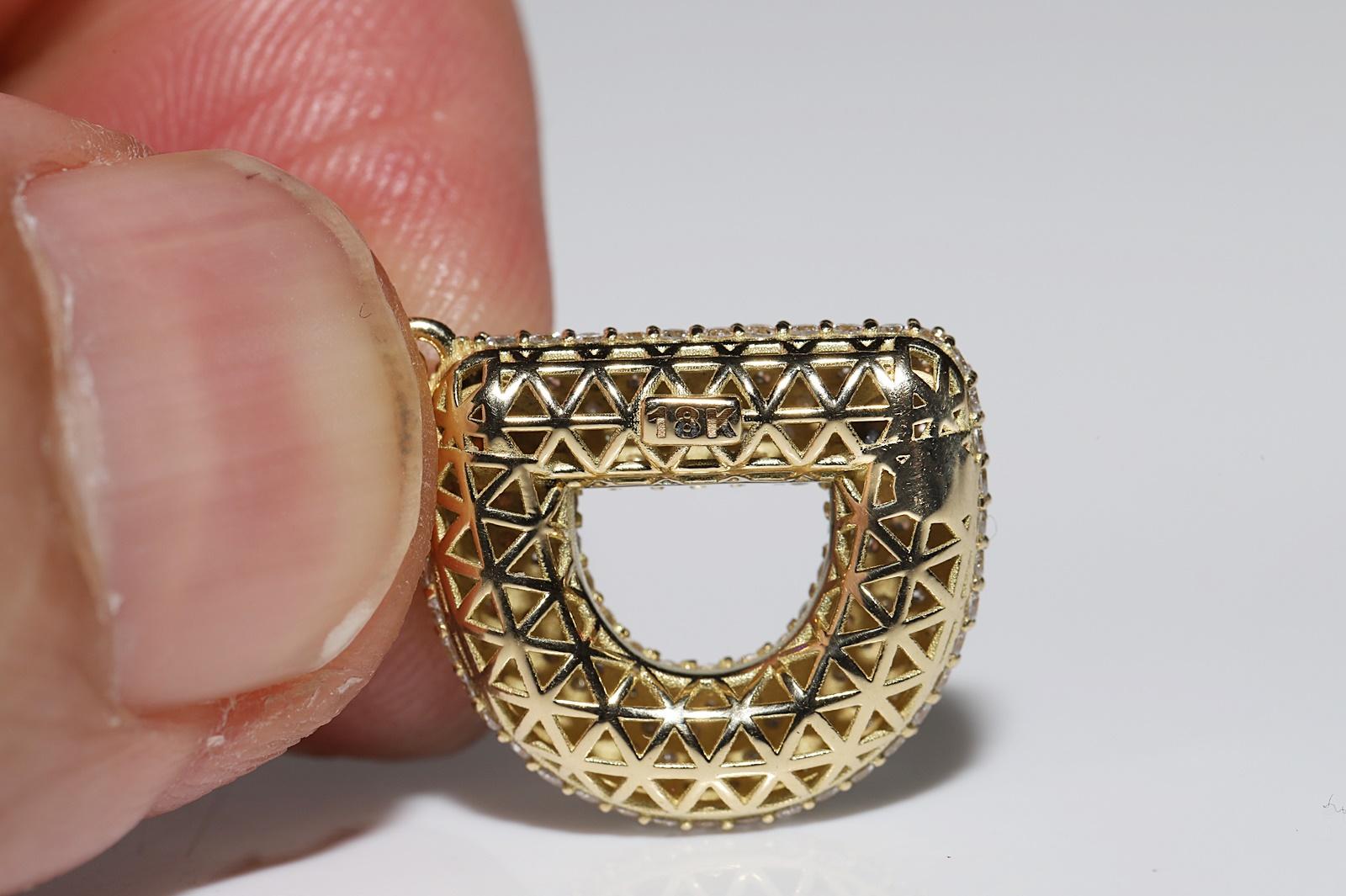 Neu Hergestellter 18 Karat Gold Natürlicher Diamant-Anhänger mit verziertem Buchstaben D im Angebot 2