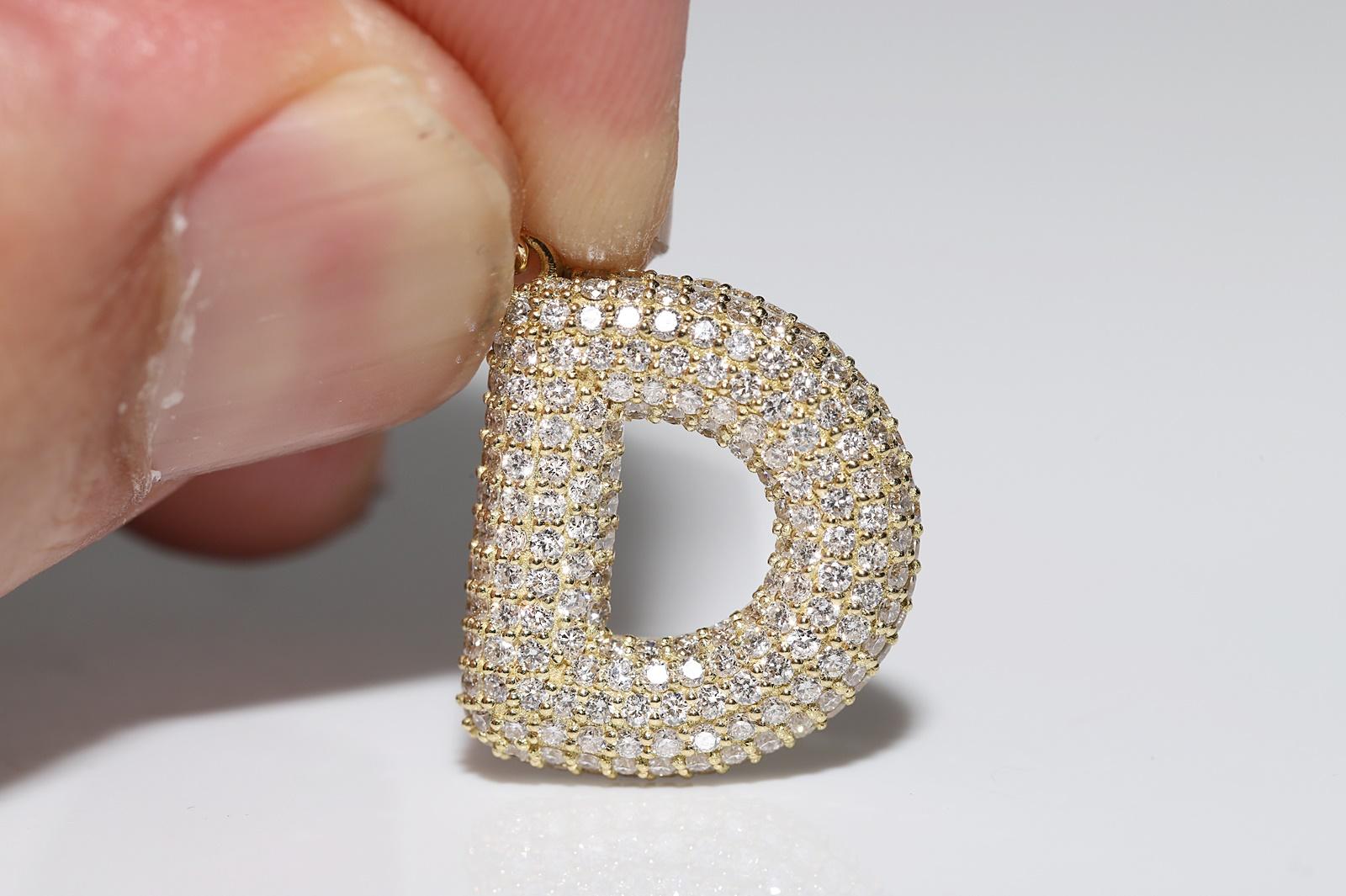 Neu Hergestellter 18 Karat Gold Natürlicher Diamant-Anhänger mit verziertem Buchstaben D im Angebot 3