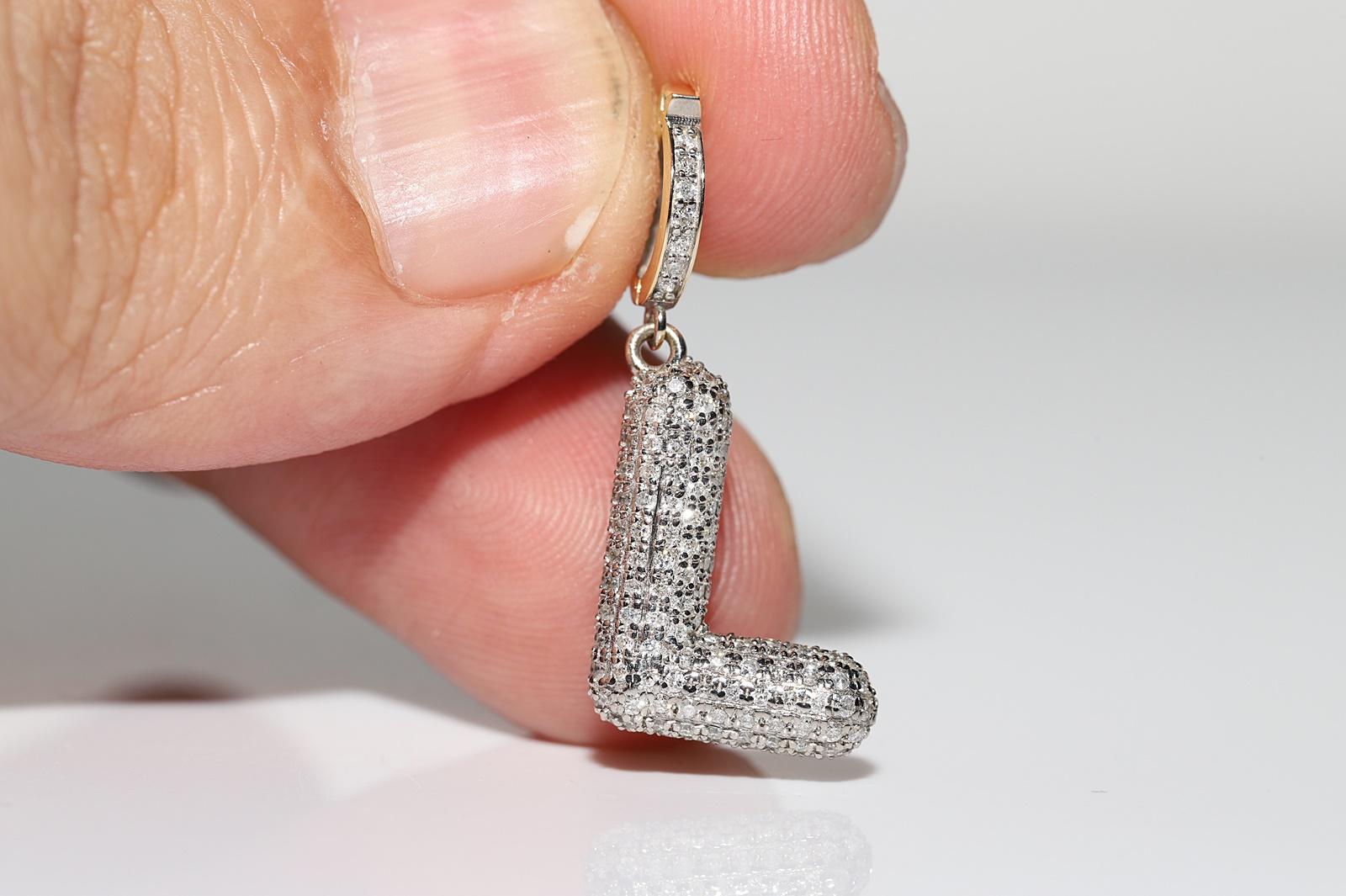 Moderne Pendentif lettre L décoré de diamants naturels en or 18 carats, neuf en vente