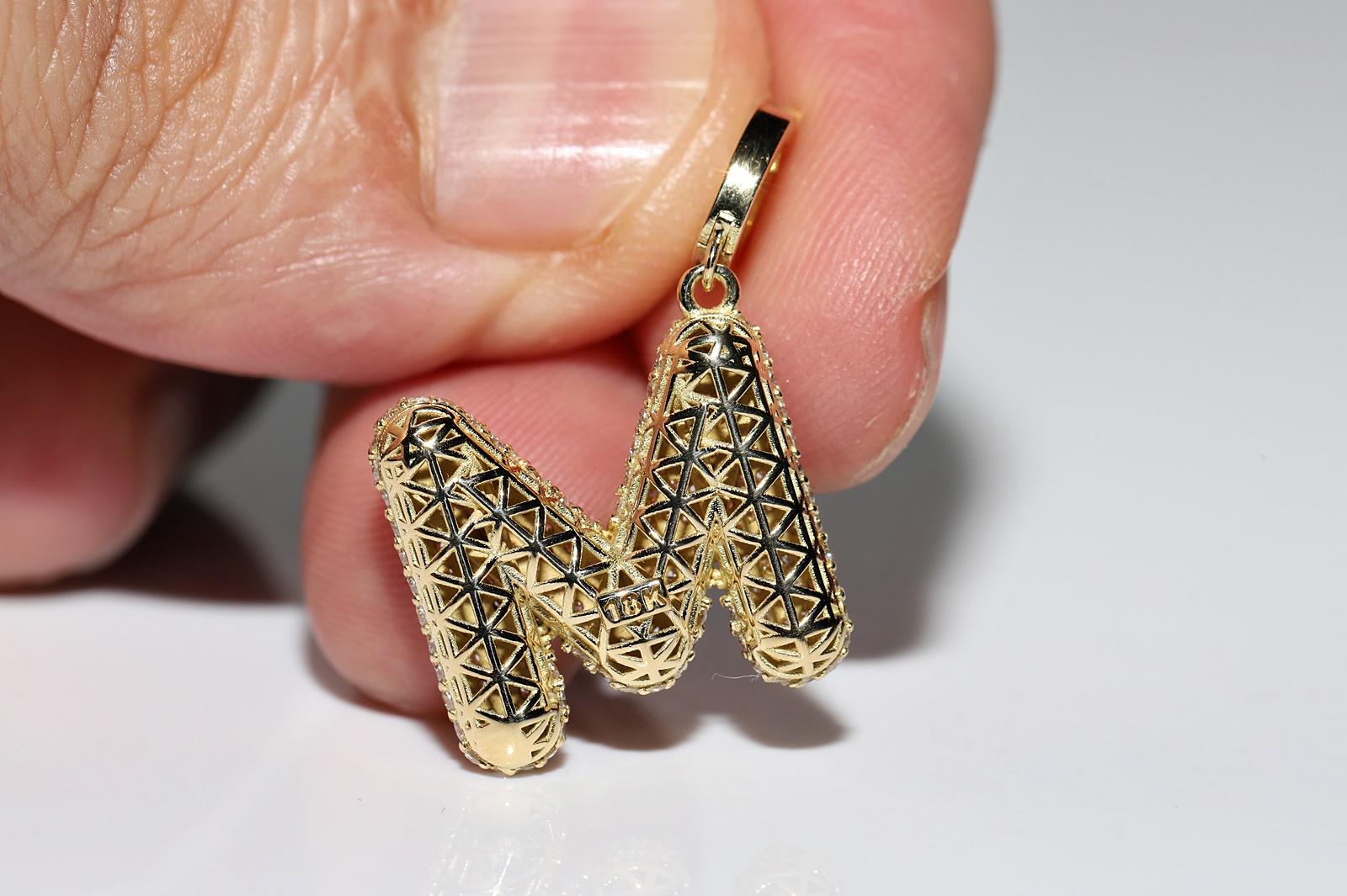 Colgante Letra M Decorado con Diamantes Naturales de Oro de 18k de Nueva Fabricación en Bueno estado para la venta en Fatih/İstanbul, 34