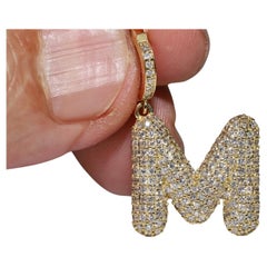 Neu Hergestellter 18 Karat Gold Natürlicher Diamant-Anhänger mit verziertem Buchstaben M 