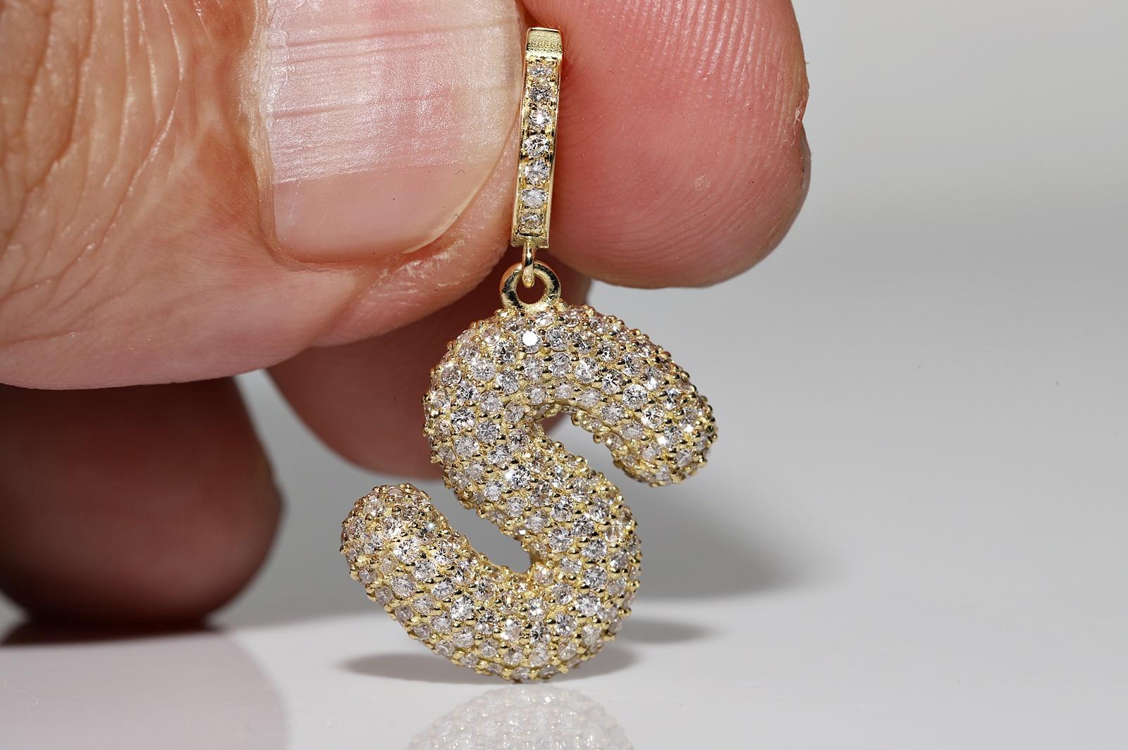 Moderno Ciondolo con lettera S decorata con diamanti naturali in oro 18k di nuova fabbricazione in vendita