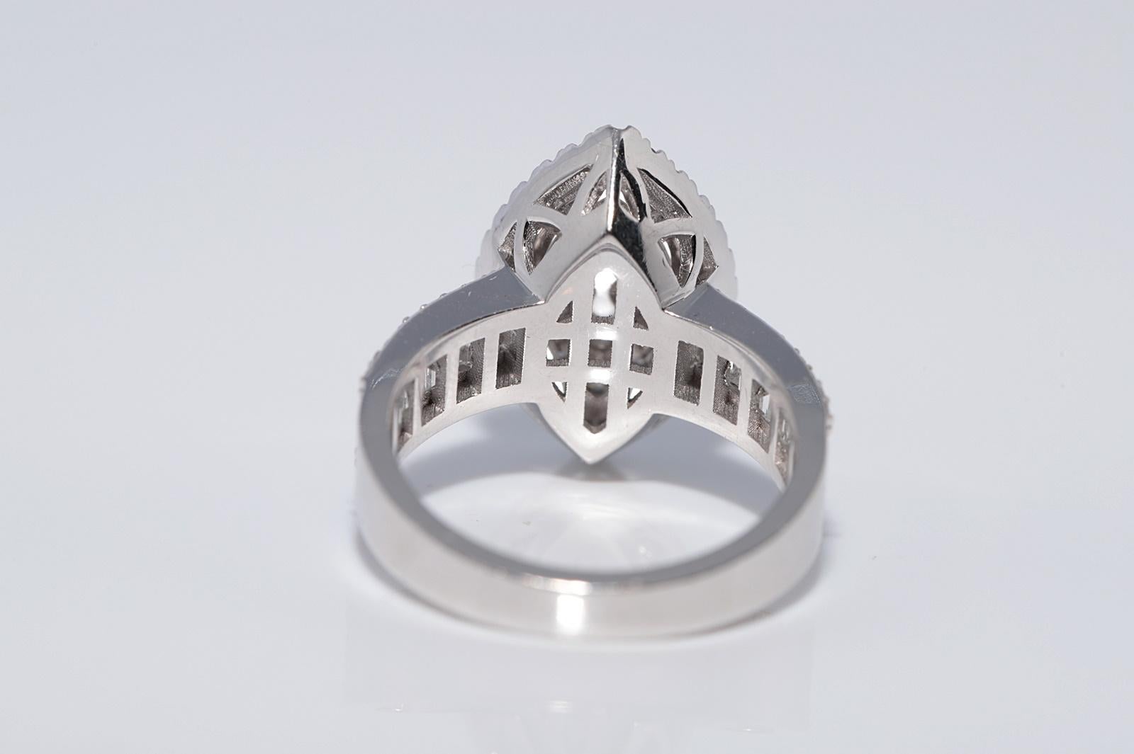 New Made 18k Gold natürlichen Diamanten verziert Navette Ring im Angebot 4