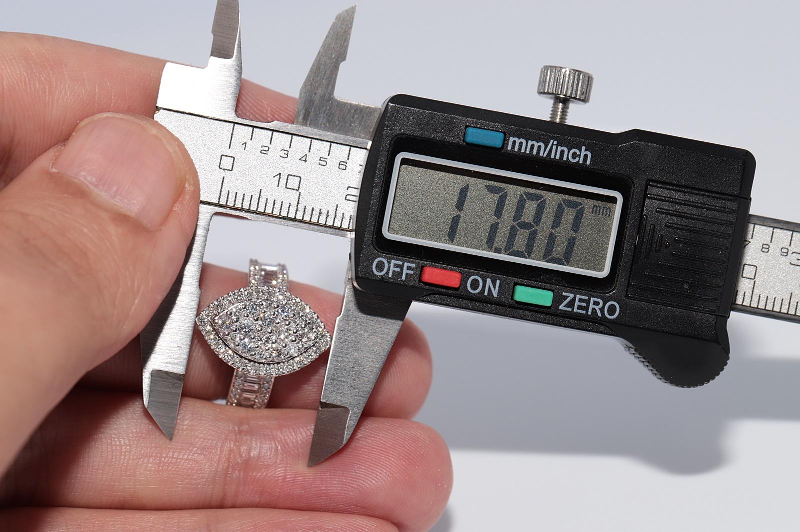 New Made 18k Gold natürlichen Diamanten verziert Navette Ring im Angebot 7