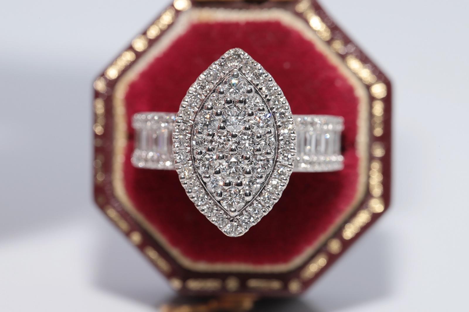 In sehr gutem Zustand.
Das Gesamtgewicht beträgt 7,7 Gramm.
Insgesamt ist der Diamant 2 ct.
Der Diamant hat die Farbe F und die Reinheit vvs1.
Ringgröße ist US 6.5
Wir können jede Größe herstellen.
Die Schachtel ist nicht enthalten.
Bitte