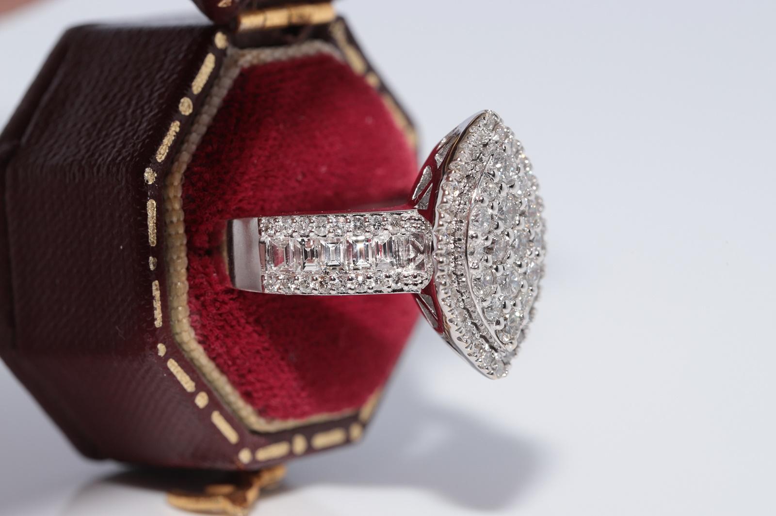 New Made 18k Gold natürlichen Diamanten verziert Navette Ring (Moderne) im Angebot