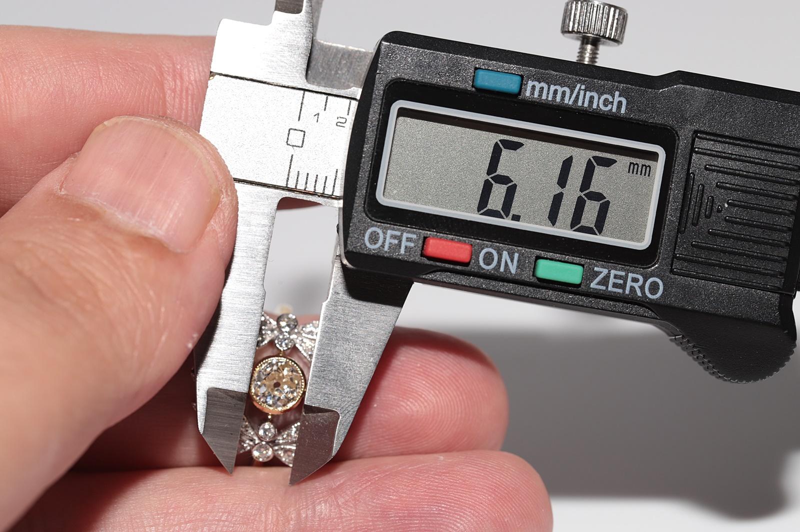 Bague de style navette en or 18 carats, neuve et décorée de diamants naturels en vente 7