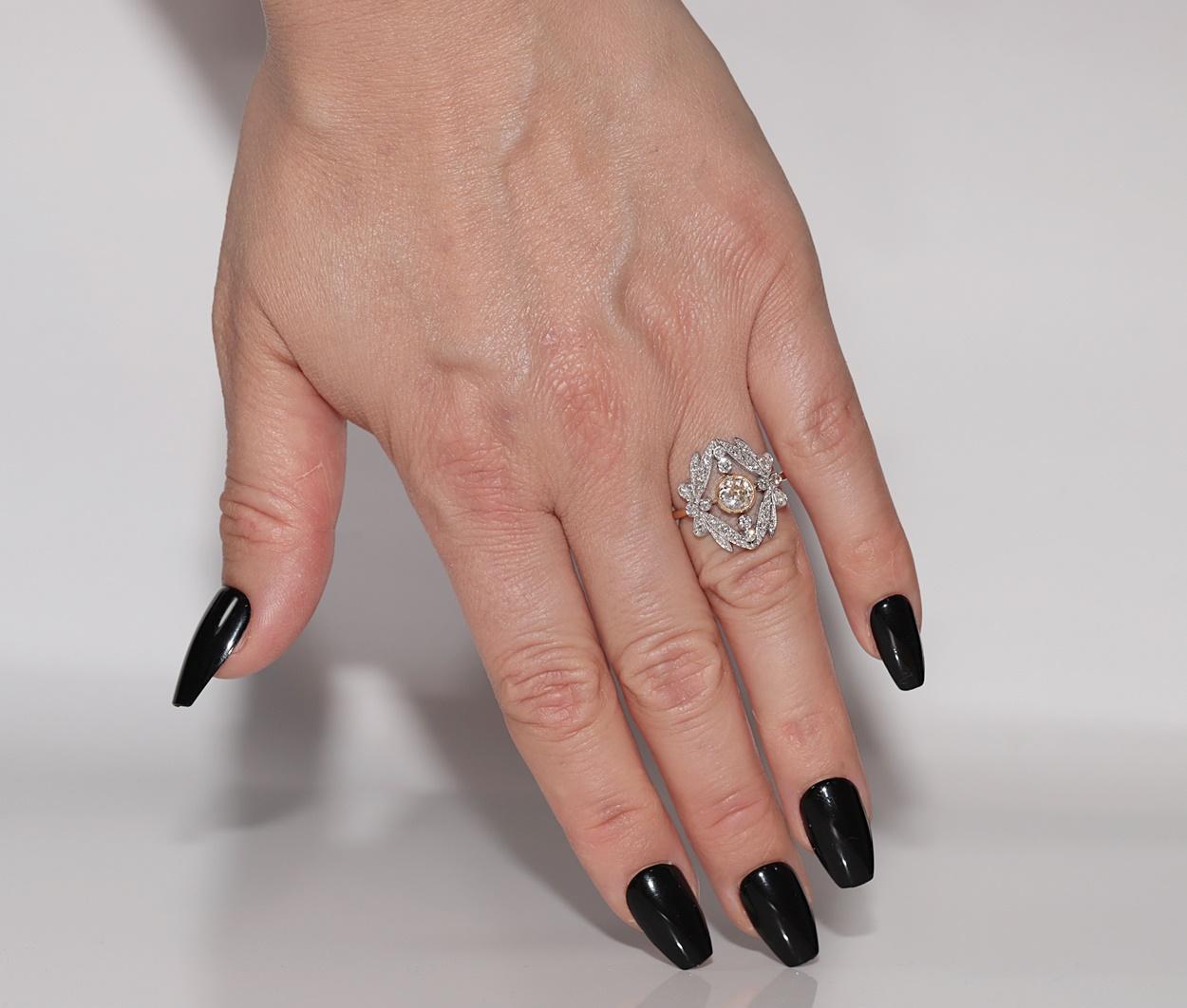 Bague de style navette en or 18 carats, neuve et décorée de diamants naturels Bon état - En vente à Fatih/İstanbul, 34