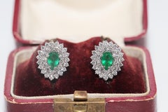 Pendientes nuevos de oro de 18k con esmeraldas de corte en pera decorados con diamantes naturales