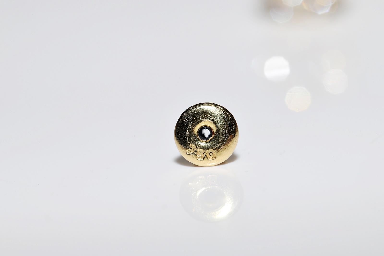 Jolie boucle d'oreille en or 18k ornée de diamants naturels de fabrication récente en vente 4