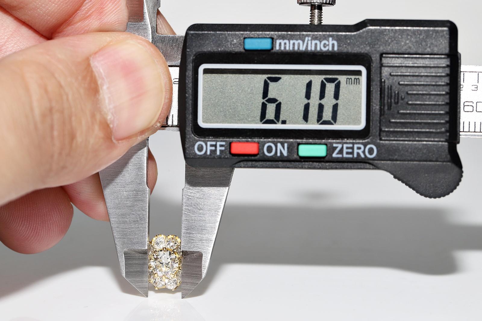 New Made 18k Gold Natural Diamond Decorated Pretty Earring For Sale 7