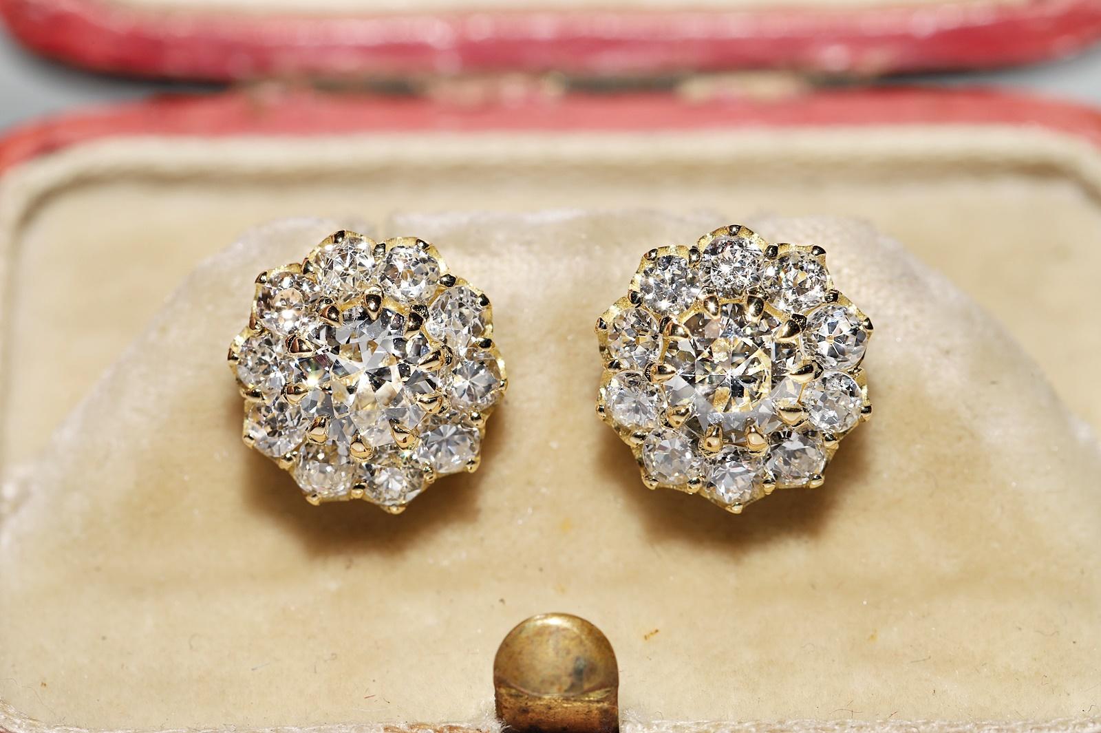 Moderne Jolie boucle d'oreille en or 18k ornée de diamants naturels de fabrication récente en vente