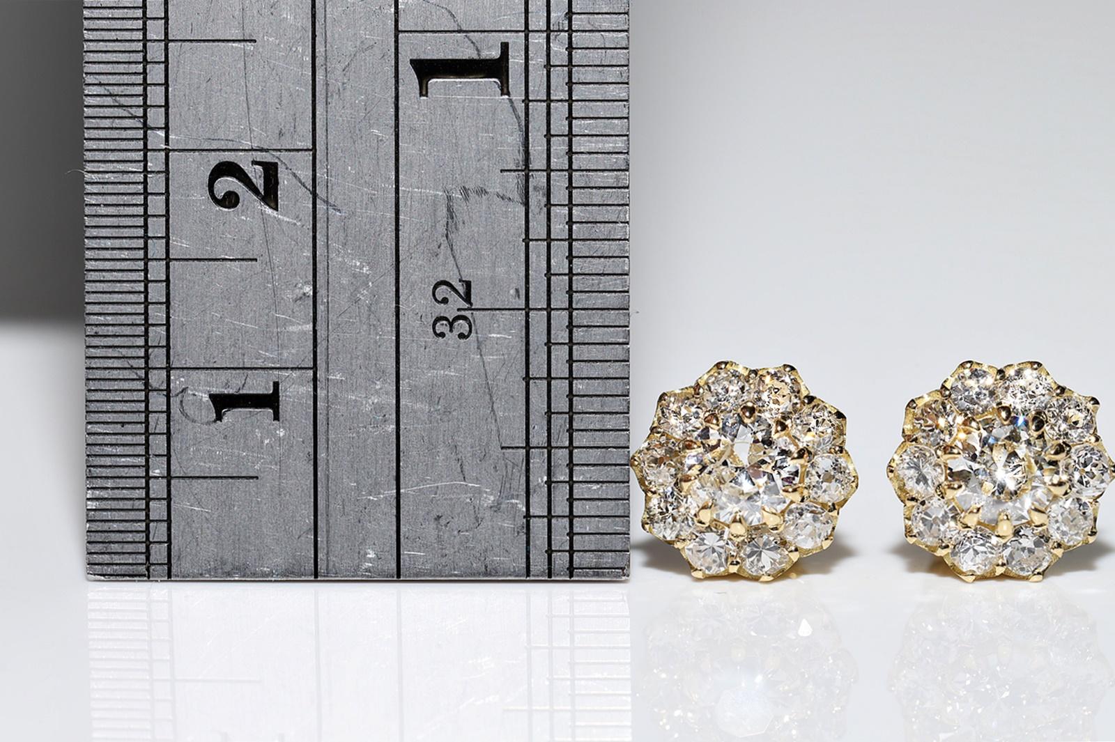 Jolie boucle d'oreille en or 18k ornée de diamants naturels de fabrication récente Pour femmes en vente