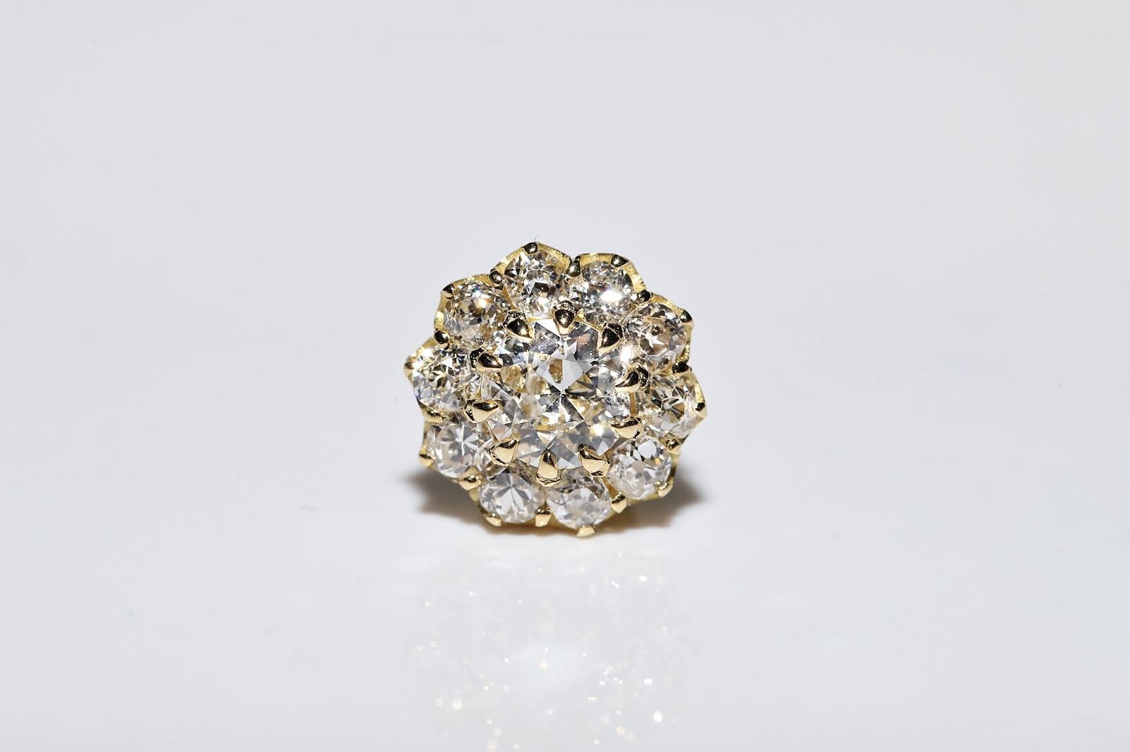Jolie boucle d'oreille en or 18k ornée de diamants naturels de fabrication récente en vente 2