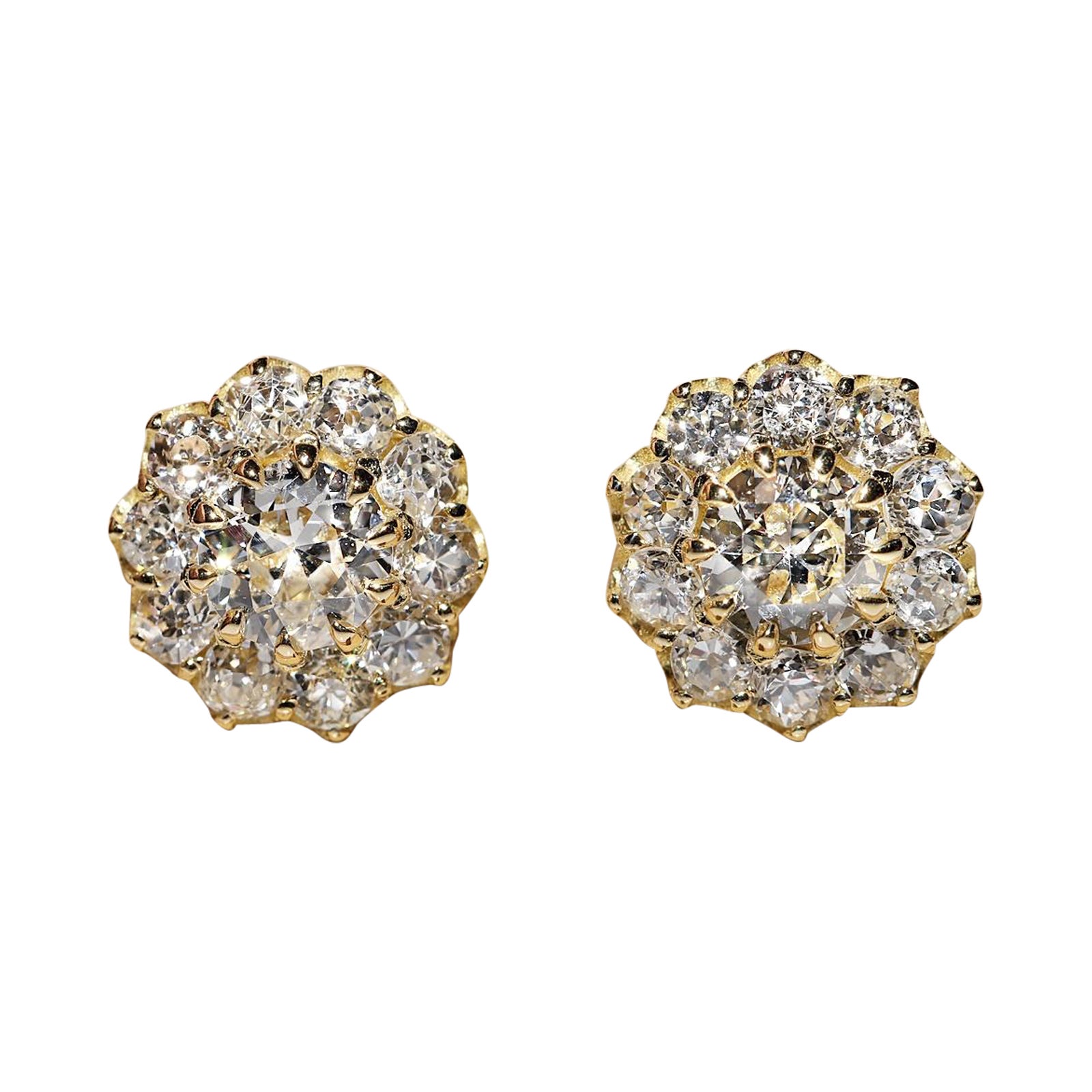 Jolie boucle d'oreille en or 18k ornée de diamants naturels de fabrication récente