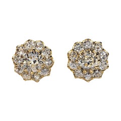 Jolie boucle d'oreille en or 18k ornée de diamants naturels de fabrication récente