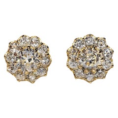 Orecchino di nuova produzione in oro 18k con diamante naturale decorato