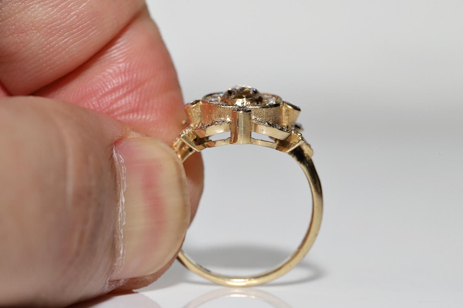 New Made 18k Gold Natural Diamond Decorated Pretty Ring  For Sale 4