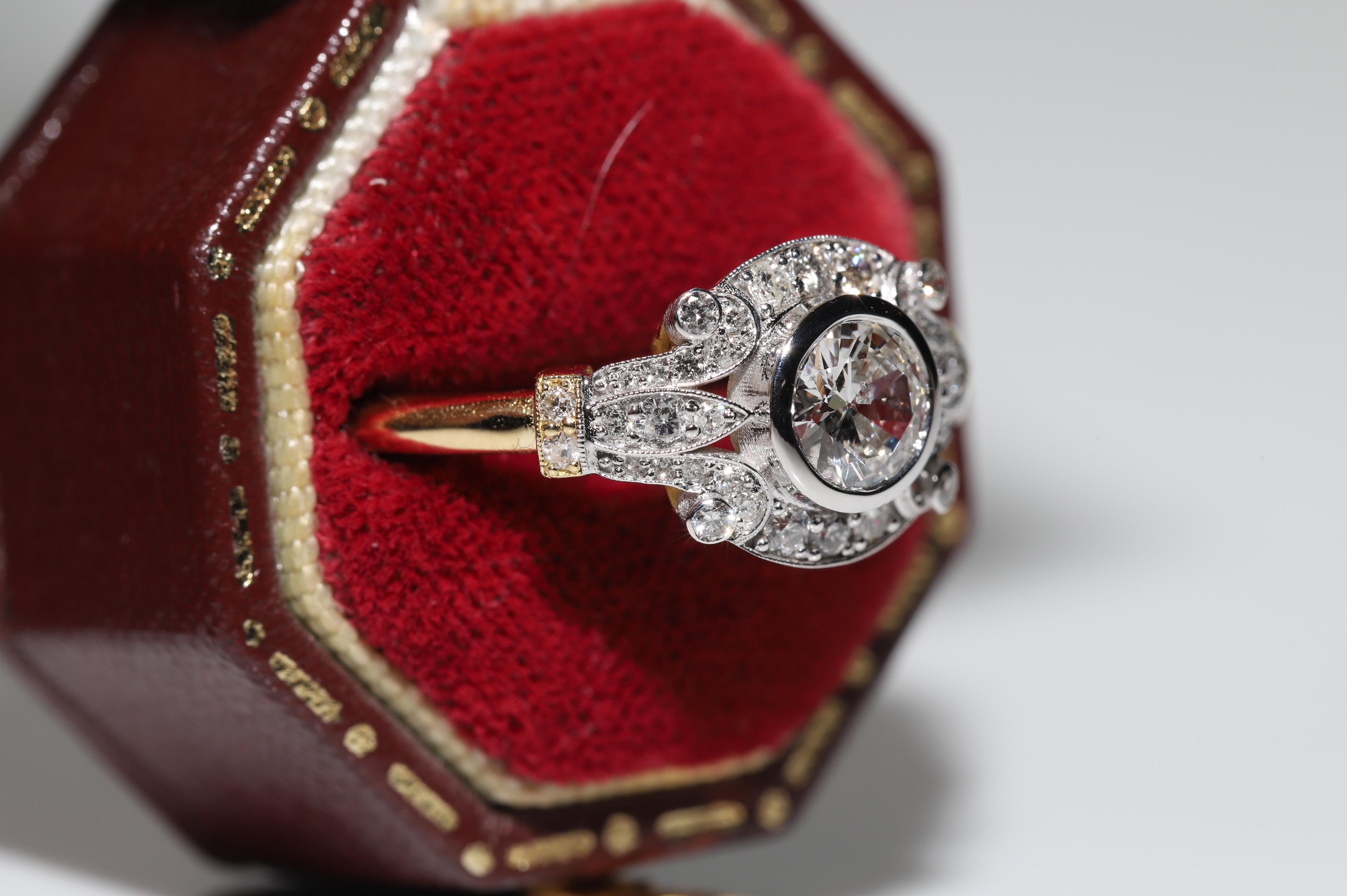 Jolie bague en or 18k ornée de diamants naturels, de fabrication récente en vente 10