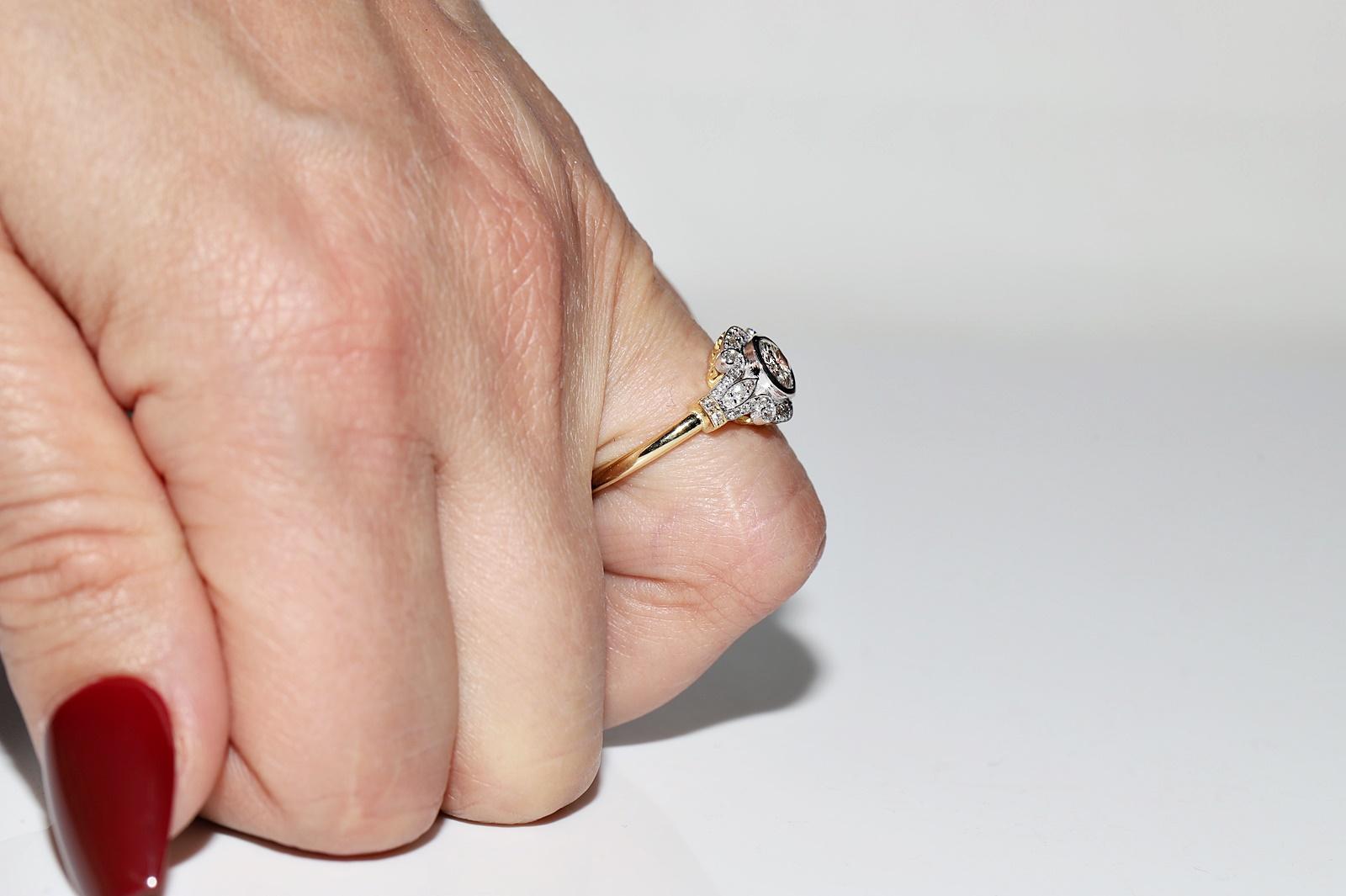 Taille brillant Jolie bague en or 18k ornée de diamants naturels, de fabrication récente en vente