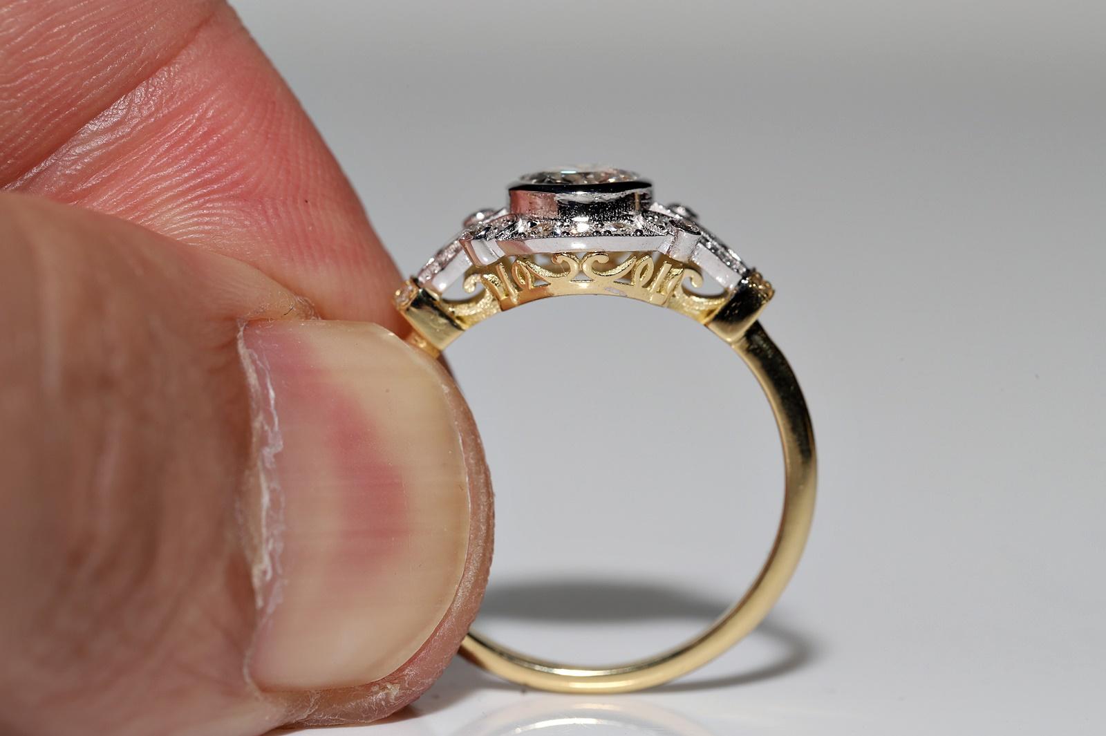 Jolie bague en or 18k ornée de diamants naturels, de fabrication récente en vente 2